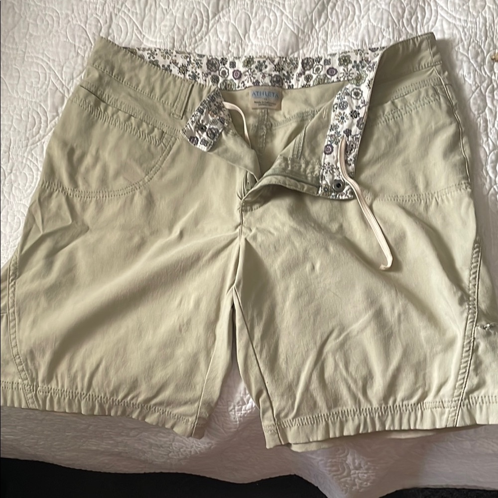 Athleta Tan Cargo Shorts Relaxed Fit